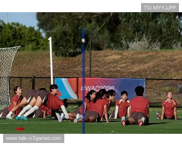 中国女排击败强敌成功晋级亚洲杯决赛 全队展现出色实力和团队合作精神